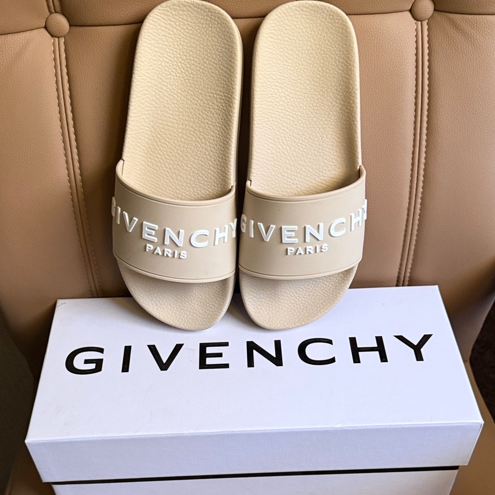 Givenchy Beige Paris Logo Pool Slides SZ39 ships in box like new